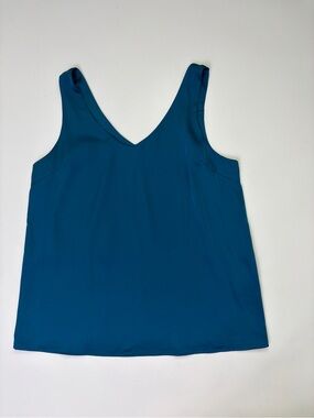 NWT Ekouaer Blue Green V-Neck Sleeveless Top Size M